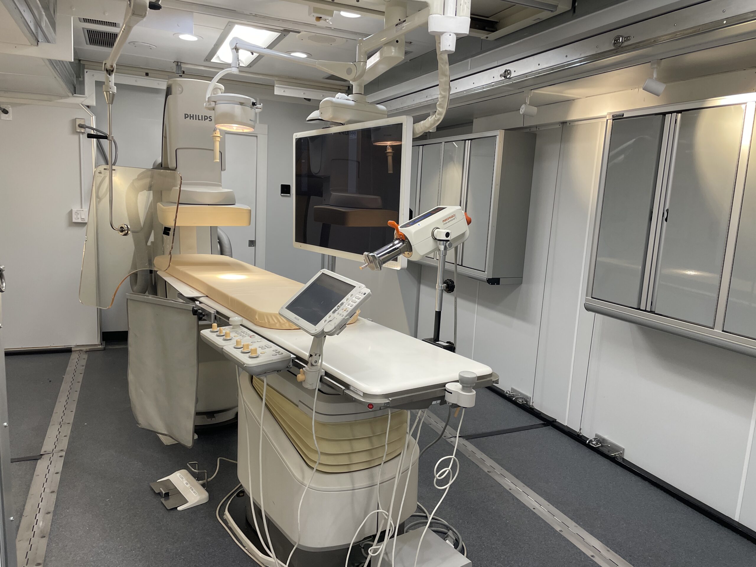 Modular Devices mobile cath lab with Philips FD20 